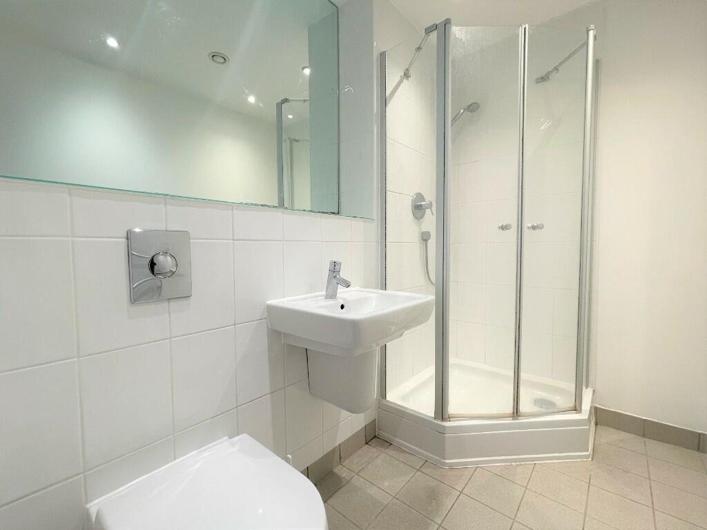 WELL PRESENTED ONE BEDROOM FLAT IN NEWCASTLE UPON TYNE RoomsLocal image