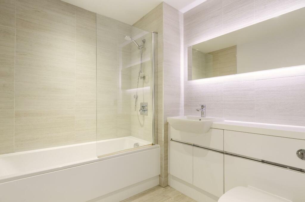 STYLISHLY FURNISHED ONE BEDROOM FLAT IN LEEDS, ,Berringa RoomsLocal image