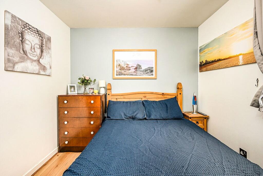 SUPERB FURNISHED ONE BEDROOM FLAT IN YORK RoomsLocal image
