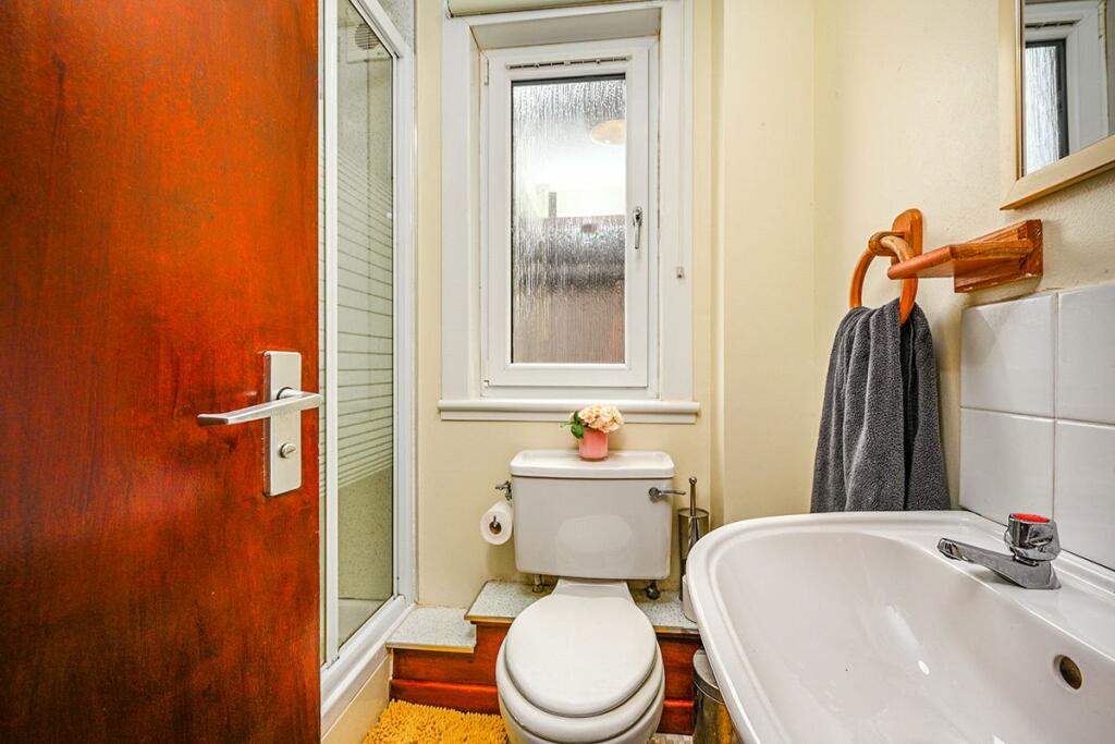 SUPERB FURNISHED ONE BEDROOM FLAT IN YORK RoomsLocal image