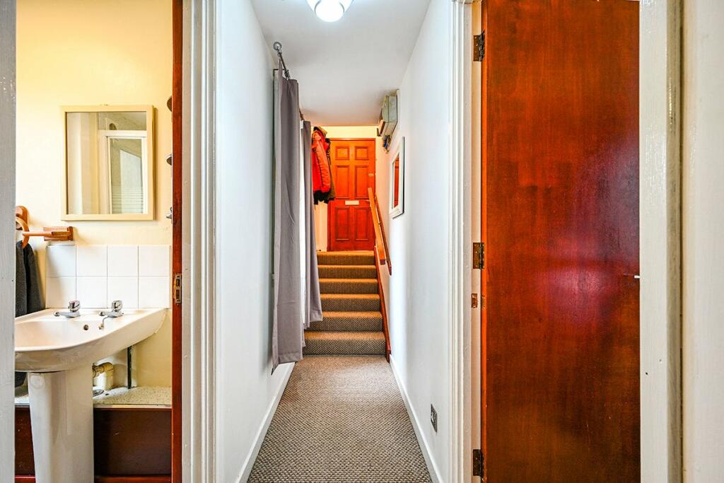 SUPERB FURNISHED ONE BEDROOM FLAT IN YORK RoomsLocal image