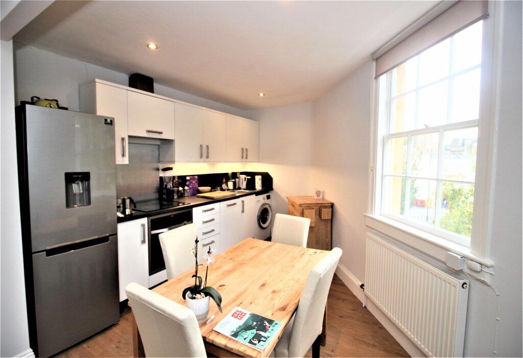 SUPERB FURNISHED ONE BEDROOM FLAT IN YORK RoomsLocal image