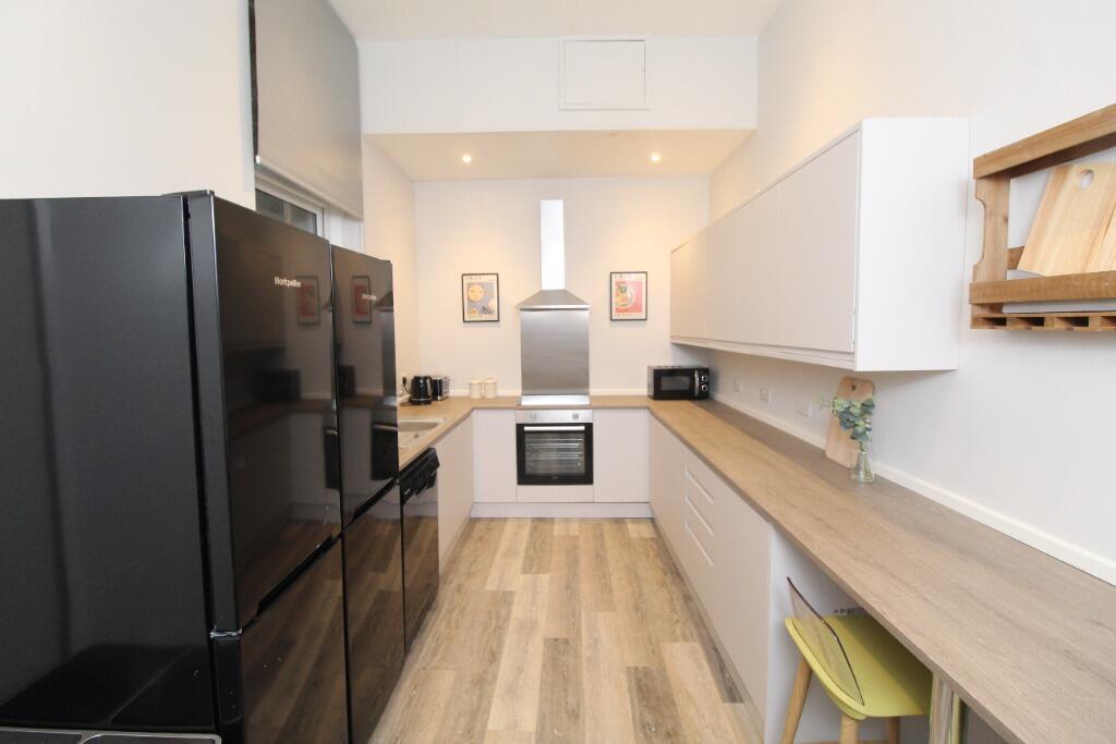 FURNISHED ONE BEDROOM FLAT IN BATH RoomsLocal image