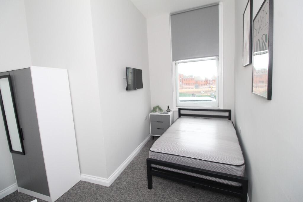 FURNISHED ONE BEDROOM FLAT IN BATH RoomsLocal image