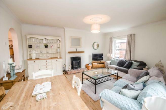FURNISHED ONE BEDROOM FLAT IN READING RoomsLocal image