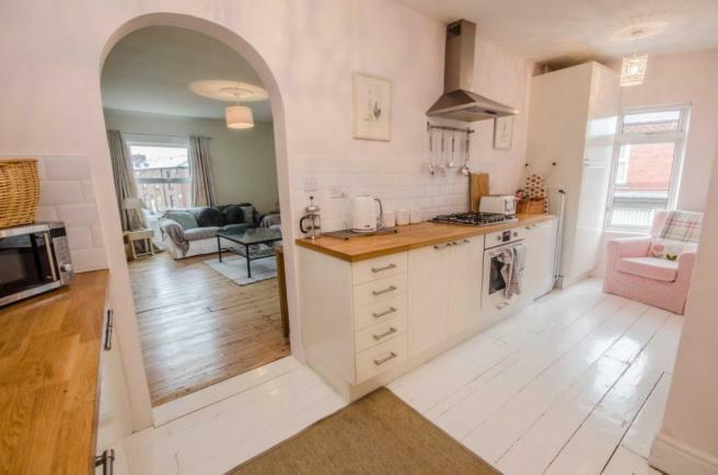 FURNISHED ONE BEDROOM FLAT IN READING RoomsLocal image
