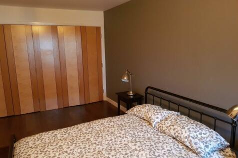 LOVELY ONE BEDROOM FLAT IN MILTON KEYNES RoomsLocal image