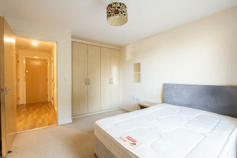SPACIOUS ONE BEDROOM FLAT IN OXFORD RoomsLocal image