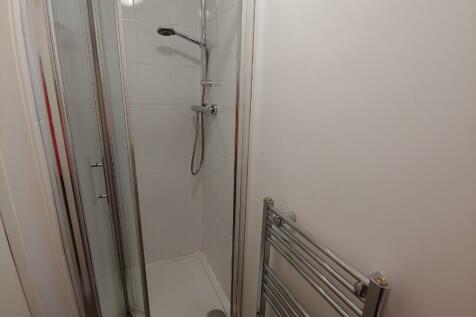 STUNNING  ONE BEDROOM FLAT IN ST ANDREWS RoomsLocal image