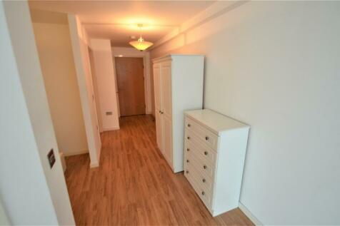 FANTASTIC ONE BEDROOM FLAT IN LEEDS RoomsLocal image