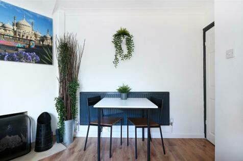 MODERN FURNISHED FURNISHED ONE BEDROOM FLAT IN BELFAST RoomsLocal image