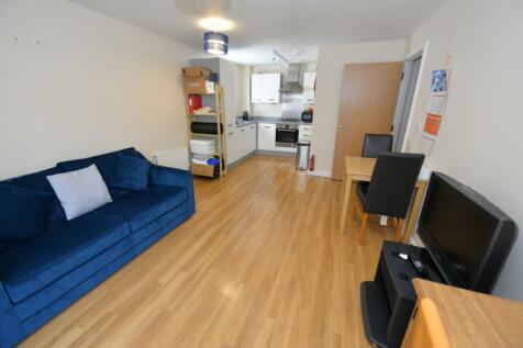 1 room in Plymouth, PL4 7EB