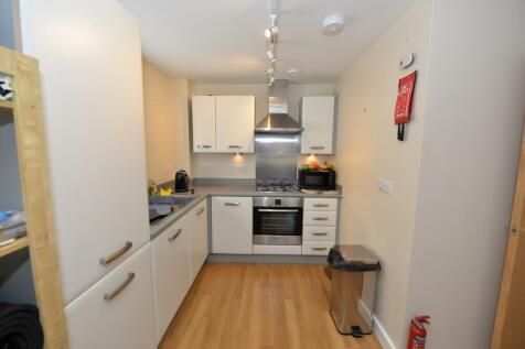 1 room in Plymouth, PL4 7EB RoomsLocal image