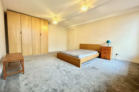 FURNISHED ONE BEDROOM FLAT IN BRADFORD RoomsLocal image