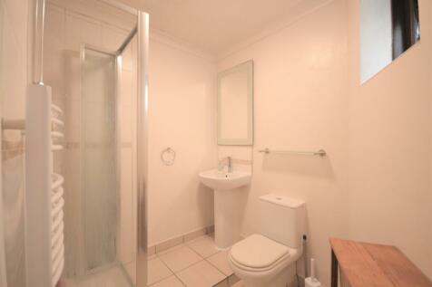 FURNISHED ONE BEDROOM FLAT IN EXETER RoomsLocal image