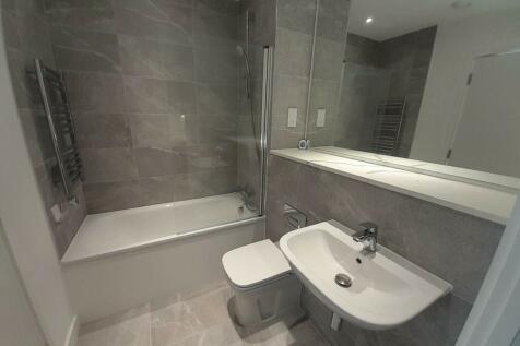 GROUND ONE BEDROOM FLAT IN MANCHESTER RoomsLocal image