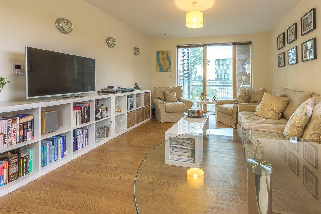 SUPERB GROUND FLOOR ONE BEDROOM FLAT IN CAMBRIDGE image