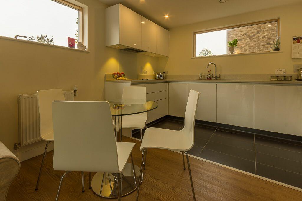 SUPERB GROUND FLOOR ONE BEDROOM FLAT IN CAMBRIDGE RoomsLocal image