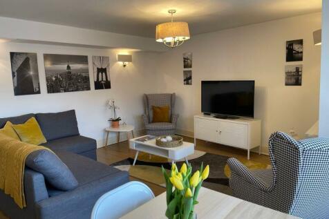 LARGE DOUBLE BEDROOM FLAT IN GLOUCESTER RoomsLocal image
