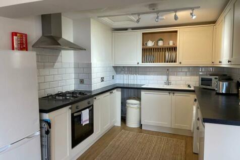LARGE DOUBLE BEDROOM FLAT IN GLOUCESTER RoomsLocal image