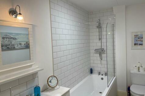 LARGE DOUBLE BEDROOM FLAT IN GLOUCESTER RoomsLocal image