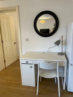 LARGE DOUBLE BEDROOM FLAT IN GLOUCESTER RoomsLocal image