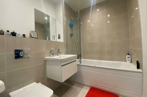 SPACIOUS BEDROOM FLAT IN WORCESTER RoomsLocal image