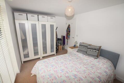 SPACIOUS BEDROOM FLAT IN ST ALBANS RoomsLocal image