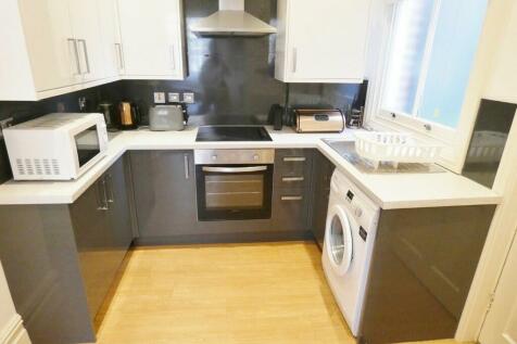 BEAUTIFUL FURNISHED BEDROOM FLAT IN PRESTON RoomsLocal image