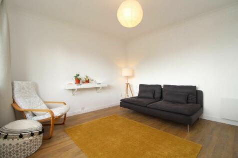 WELL PRESENTED FURNISHED BEDROOM FLAT IN SALISBURY RoomsLocal image