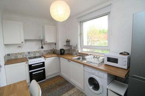 WELL PRESENTED FURNISHED BEDROOM FLAT IN SALISBURY RoomsLocal image
