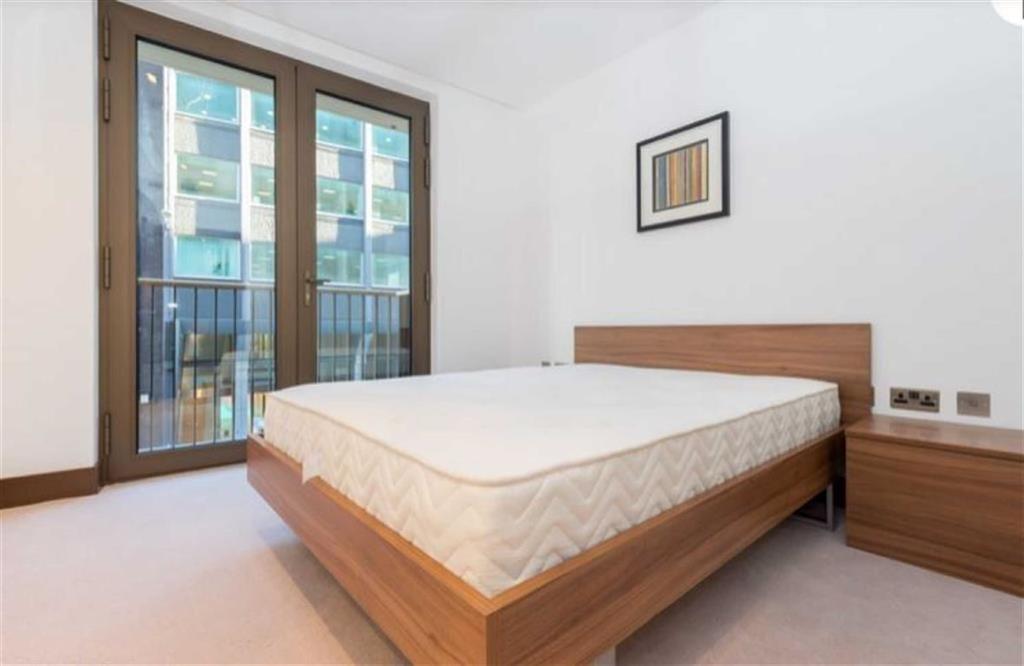 A Bright and Spacious one Bedroom Flat in London RoomsLocal image