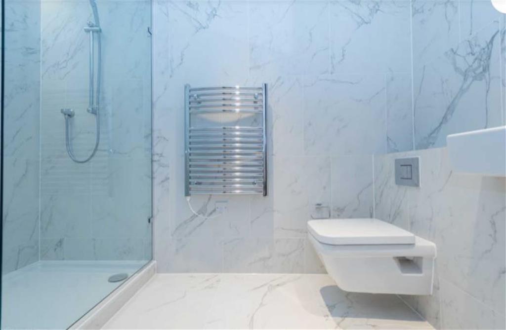 A Bright and Spacious one Bedroom Flat in London RoomsLocal image