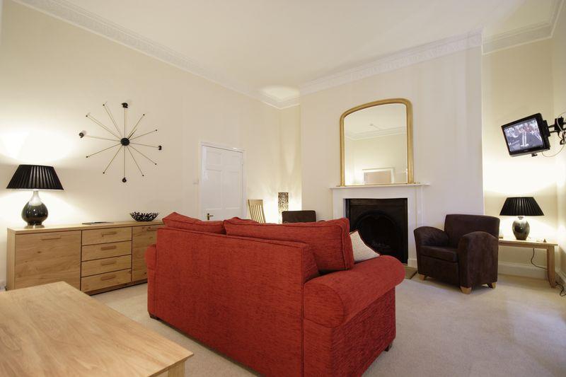THIS LUXURY ONE BEDROOM FLAT IN CAMBRIDGE image