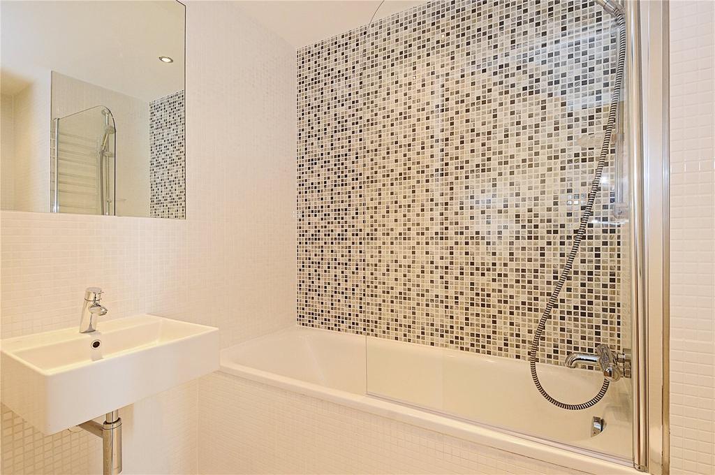 SPACIOUS AND GOOD LOOKING ONE BEDROOM FLAT IN MANCHESTER image