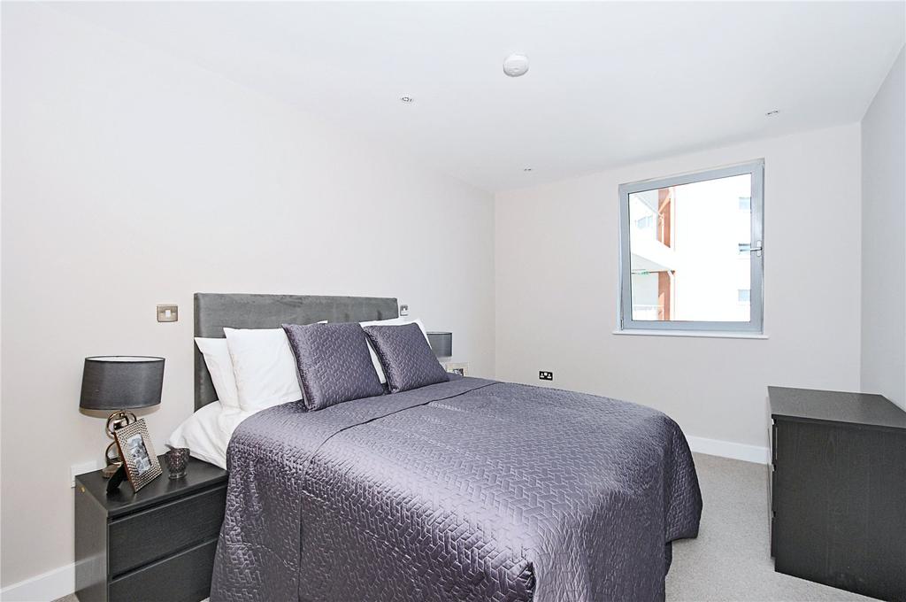 SPACIOUS AND GOOD LOOKING ONE BEDROOM FLAT IN MANCHESTER RoomsLocal image