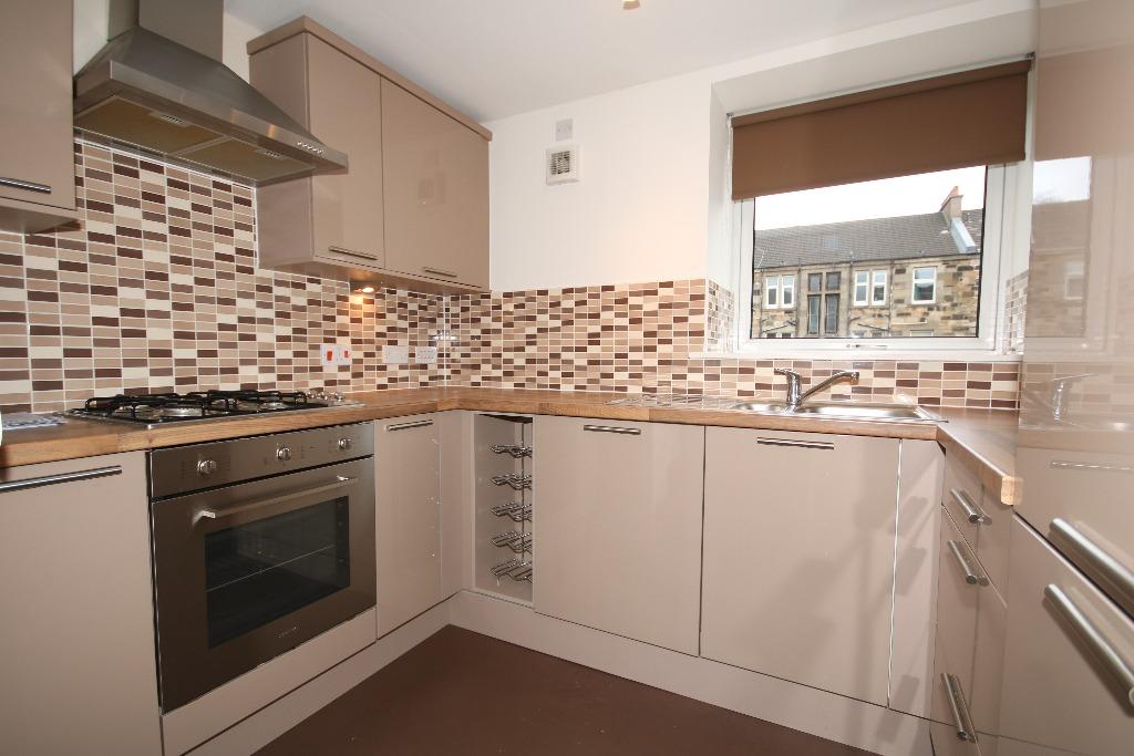 SPACIOUS ONE BEDROOM FLAT IN LEEDS RoomsLocal image