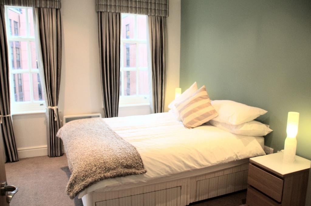 1 BEDROOM SPACIOUS FLAT IN WOLVEHAMPTON RoomsLocal image