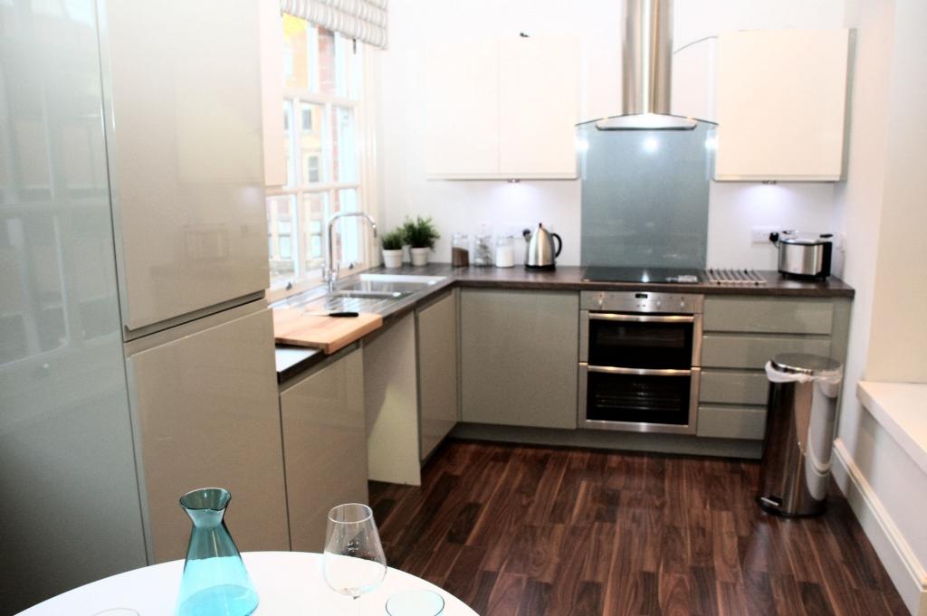 1 BEDROOM SPACIOUS FLAT IN WOLVEHAMPTON RoomsLocal image