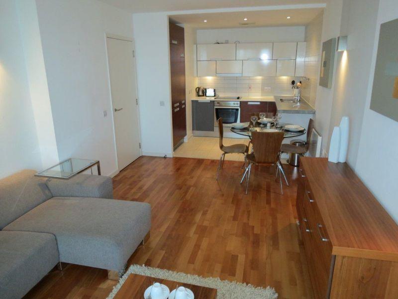 1 BEDROOM FLAT IN CRAWLEY RoomsLocal image