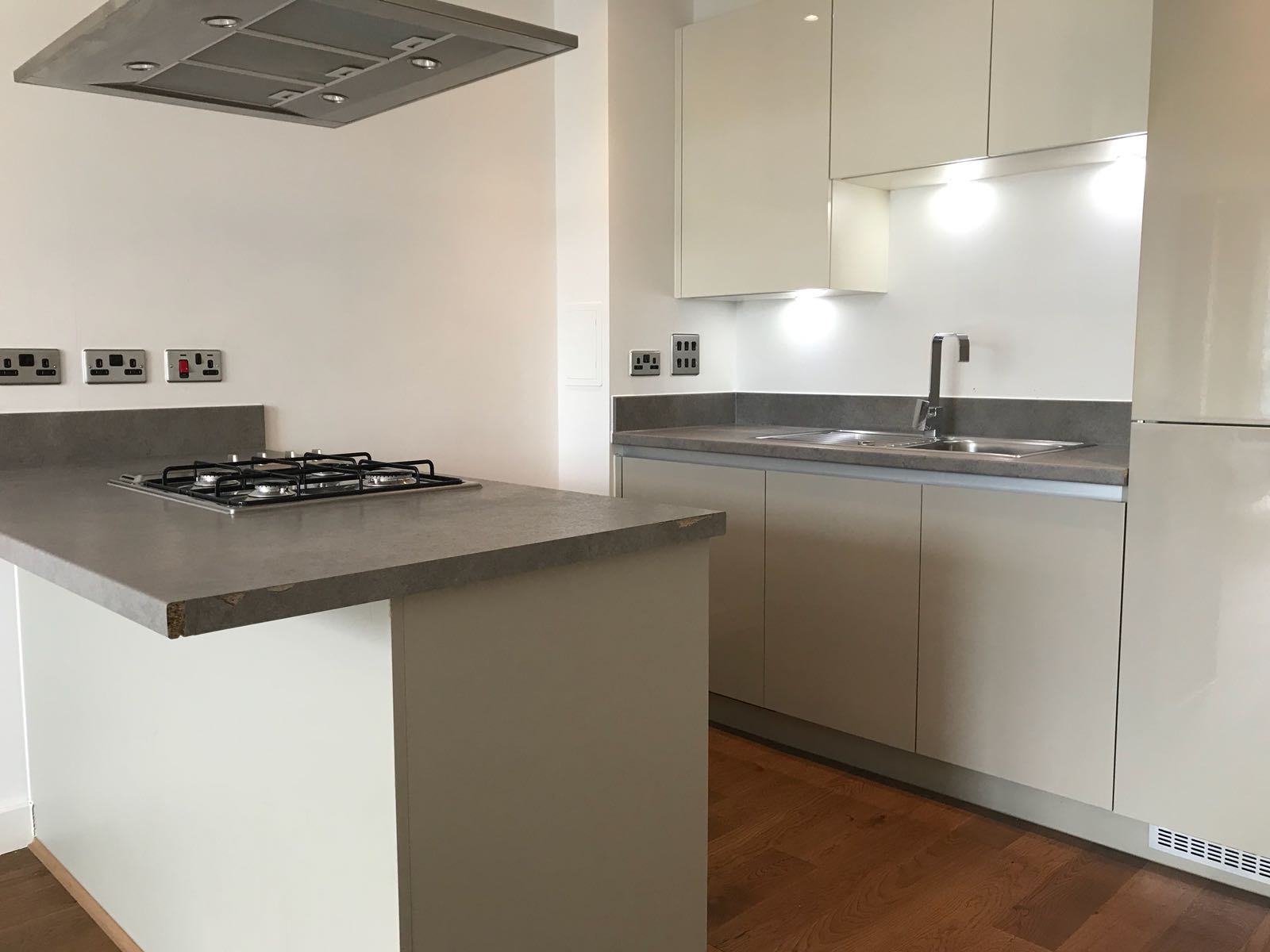 Fantastic Double Room with En-Suite to Rent RoomsLocal image