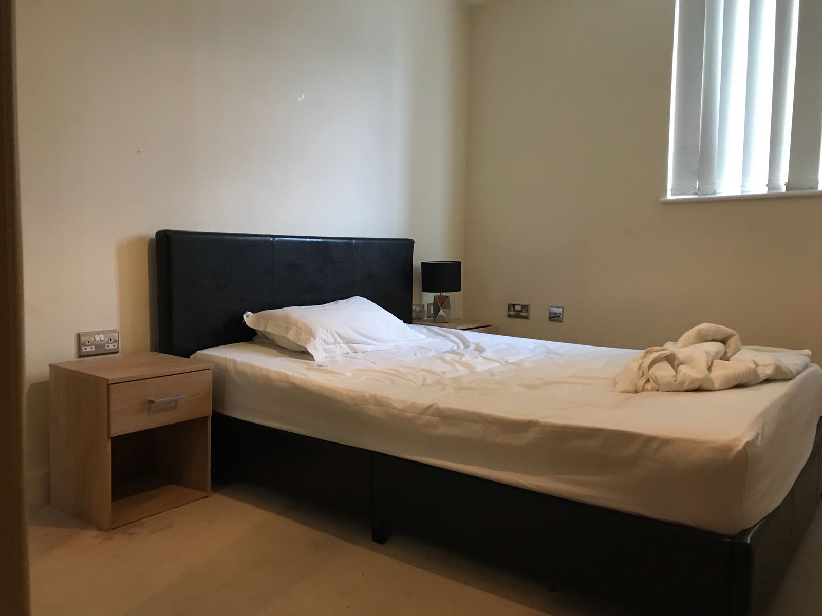 Stunning Double Bedroom to Rent RoomsLocal image