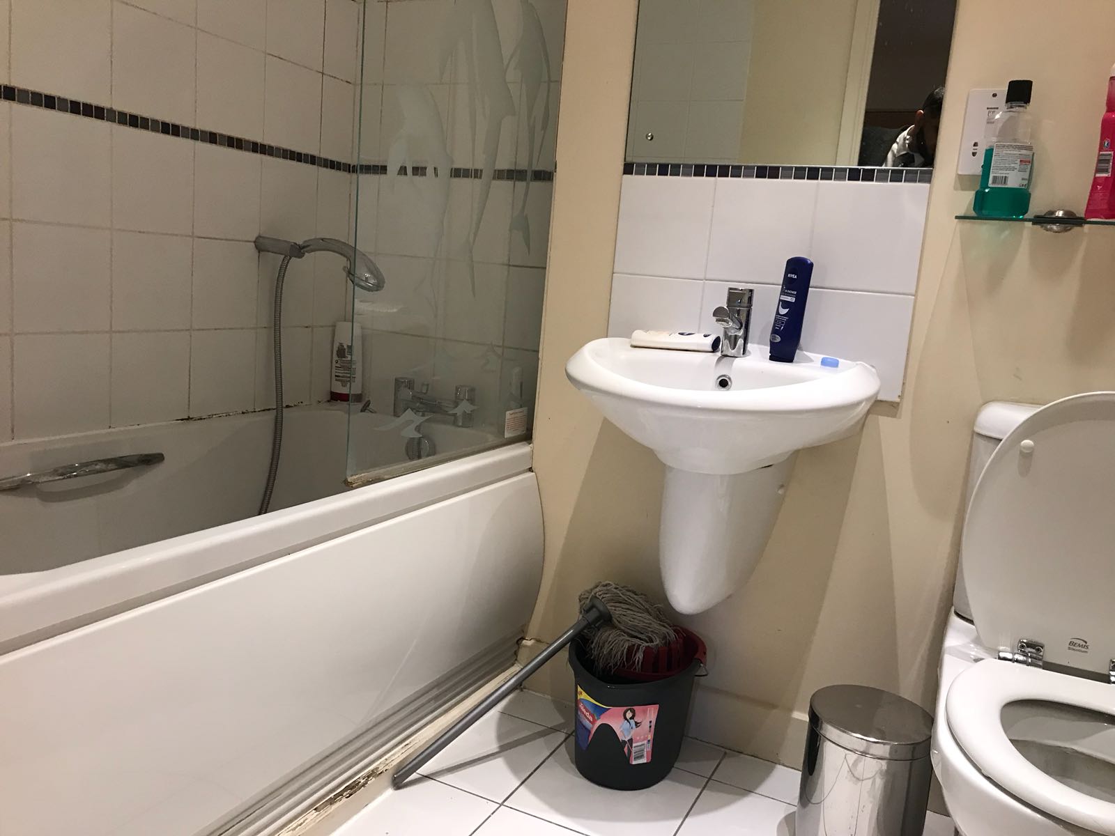 Stunning Double Bedroom to Rent RoomsLocal image