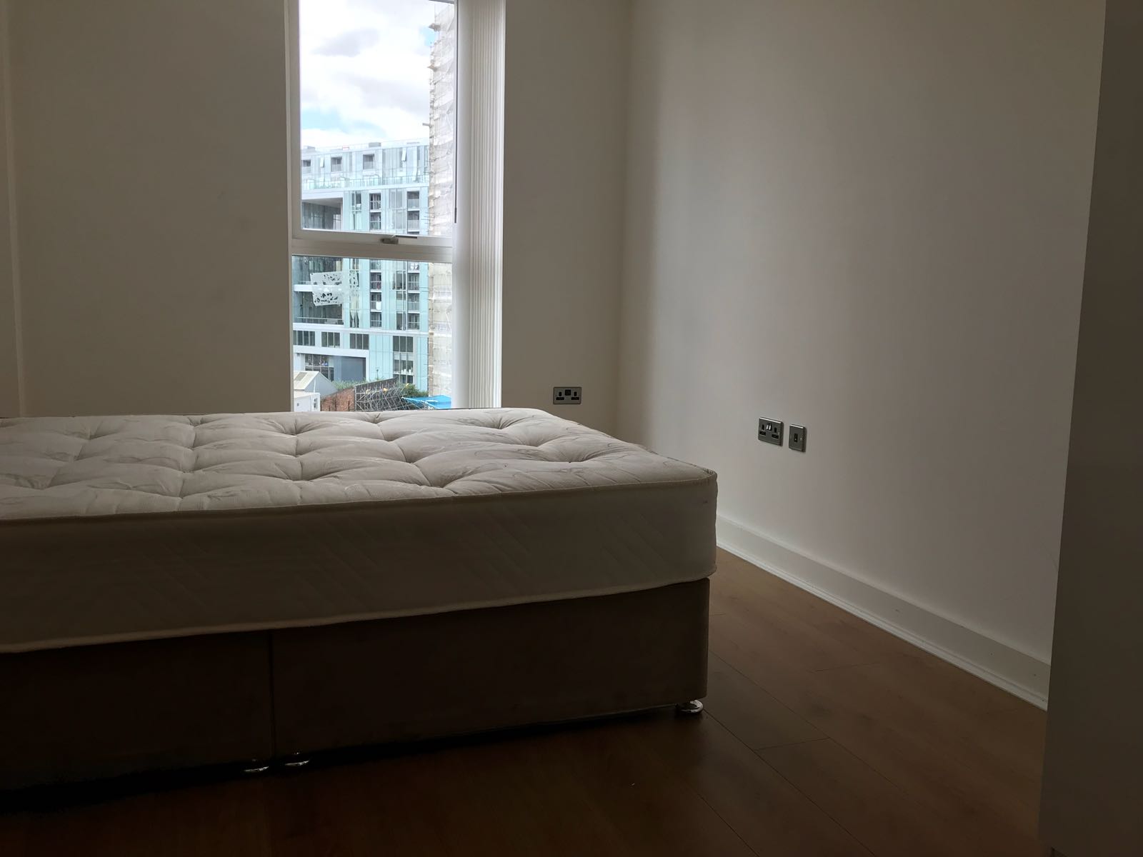 Stunning Double Bedroom to Rent RoomsLocal image