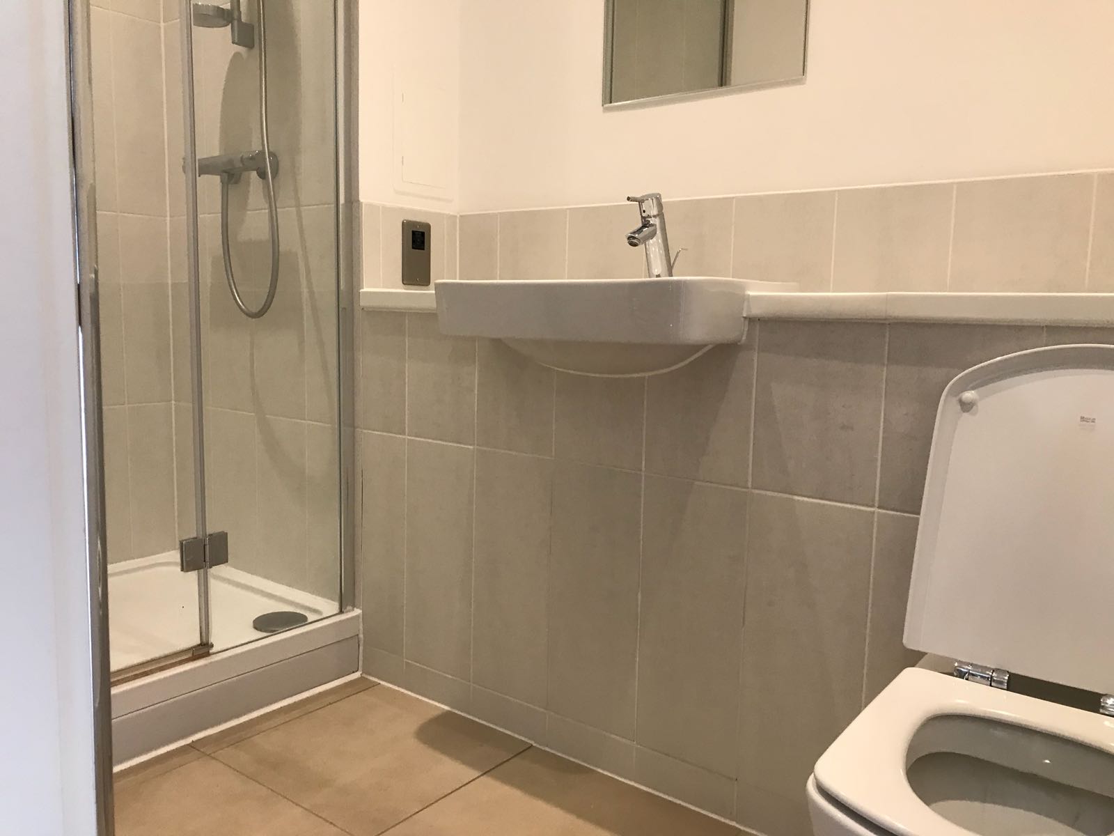 Brilliant Large Double Bedroom to Rent RoomsLocal image