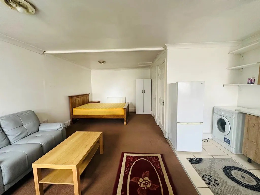 1 habitación en England, PO16 7GZ RoomsLocal image