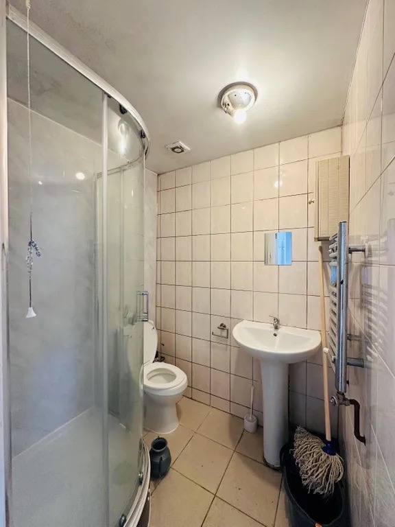 1 habitación en England, PO16 7GZ RoomsLocal image