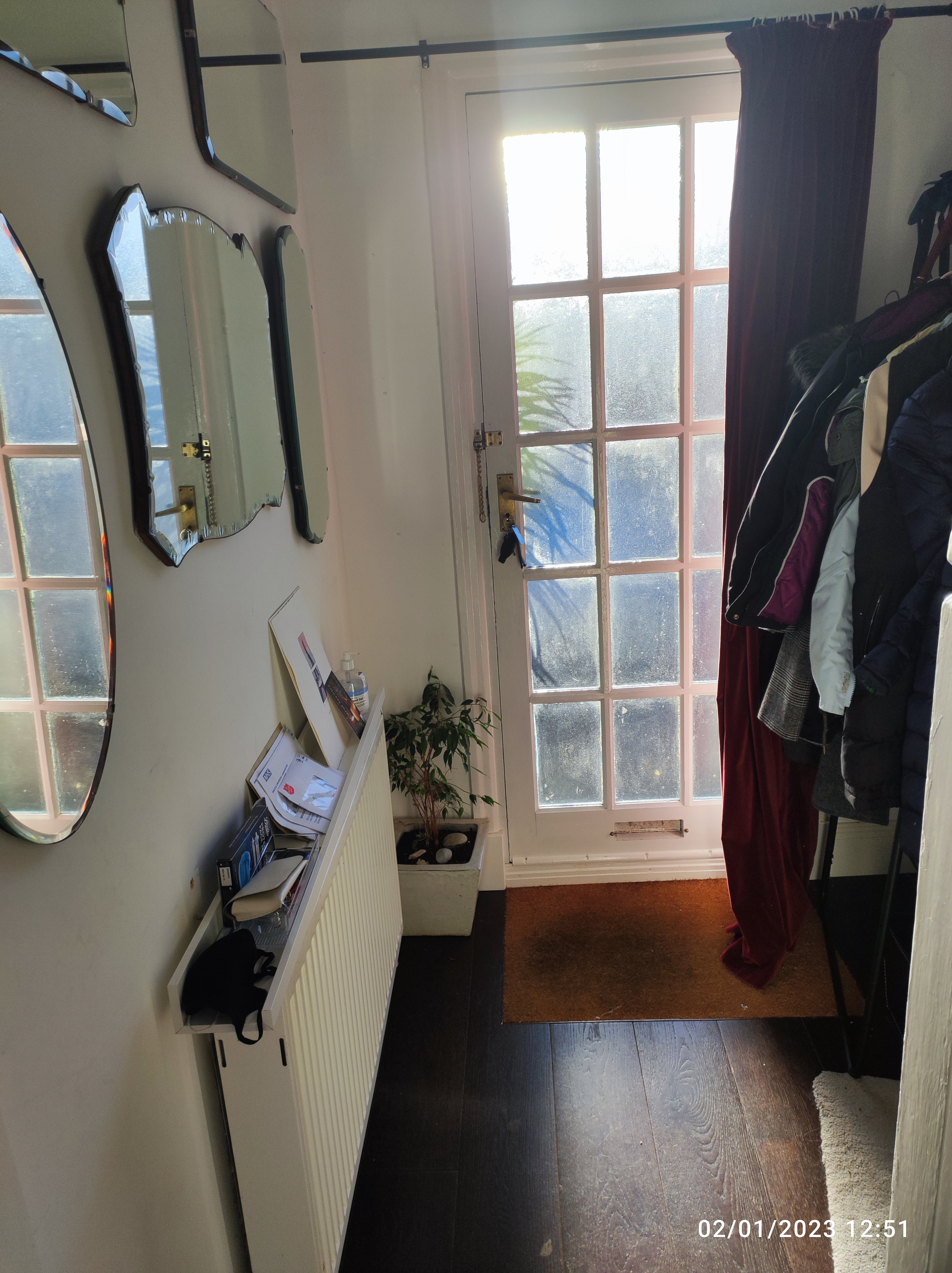 Quiet double room in a family home. Breakfast inc. RoomsLocal image