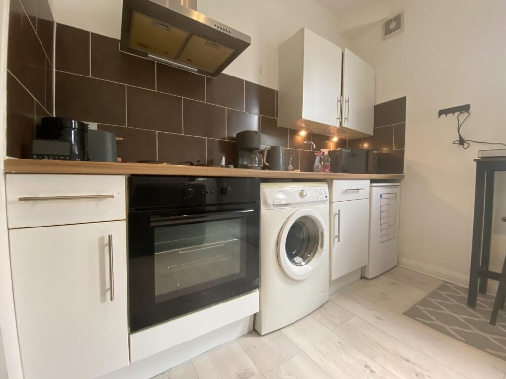 1 bedroom apartment to rent RoomsLocal image