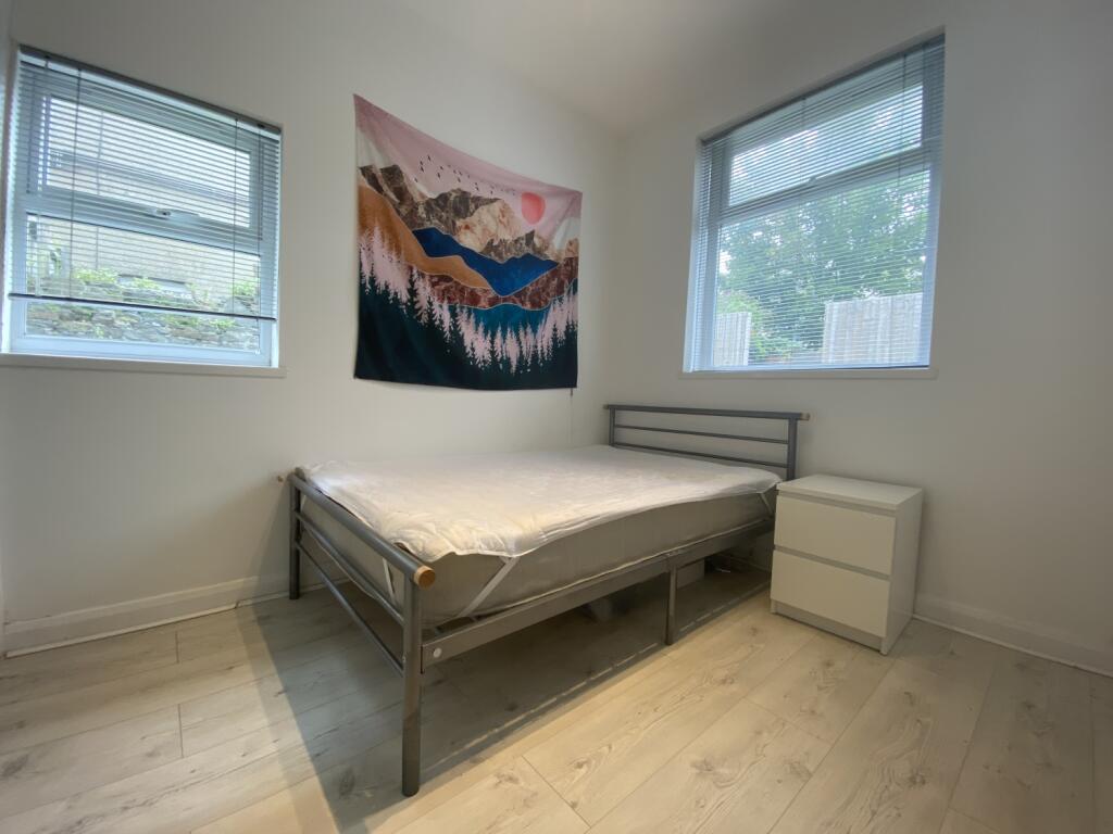 1 bedroom apartment to rent RoomsLocal image